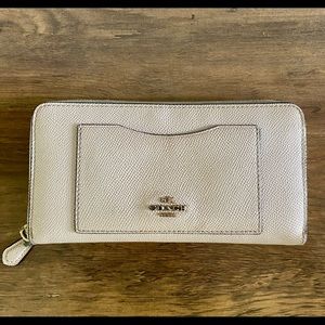 Loved Coach wallet - Cream - leather